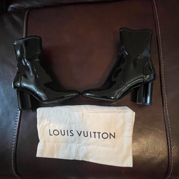 Authentic LV Patent Leather Boots with the Flower Heels. - Picture 11 of 16